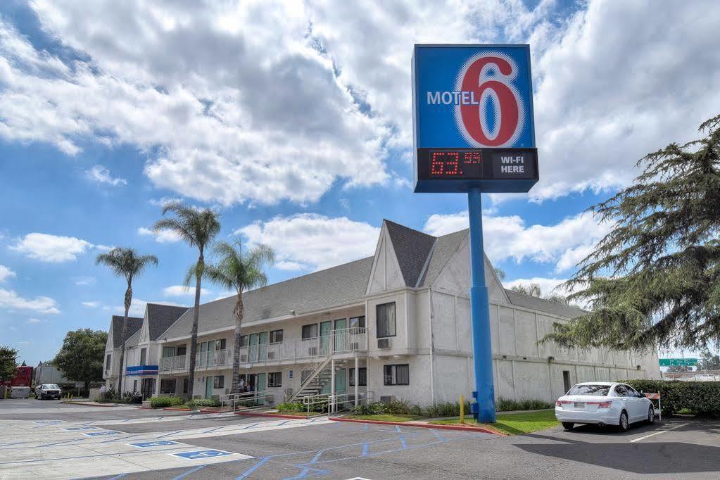Motel 6 Anaheim Stadium - Orange Exterior foto